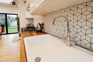 Hadleigh Road- click for photo gallery